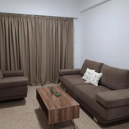 Costas Two-bedroom Ground Floor 公寓 *