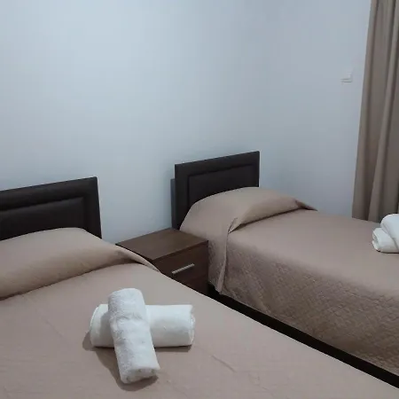 アパート Costas Two-bedroom Ground Floor *